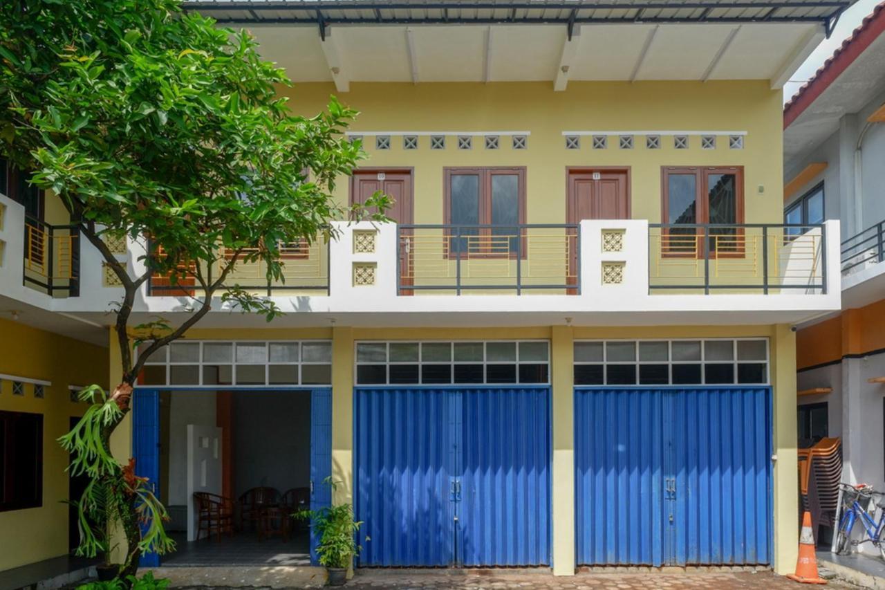 Reddoorz Syariah Near Exit Tol Krapyak Semarang Hotel Exterior photo